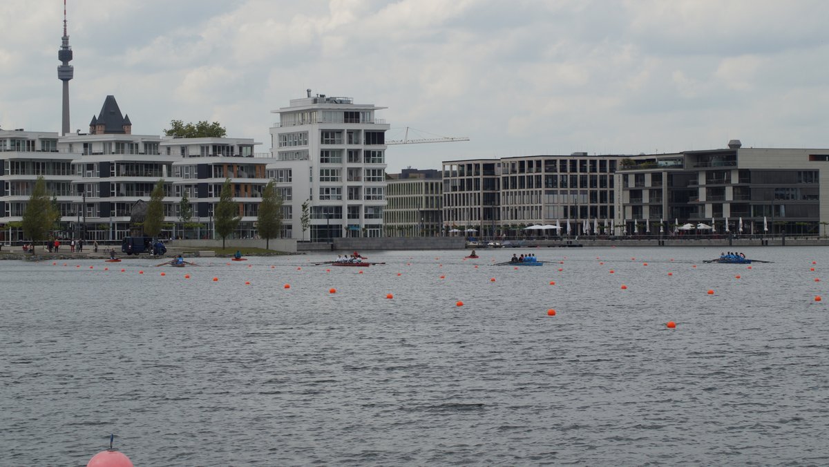 Rennboot während der Regatta auf dem Phoenix See